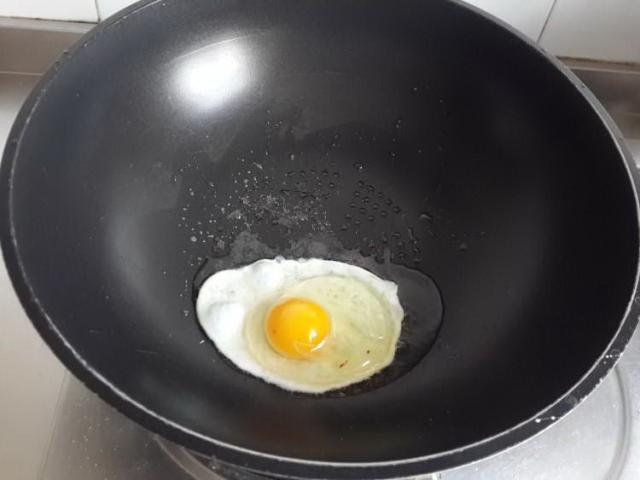 煎鸡蛋粘锅是怎么回事 煎鸡蛋粘锅原因