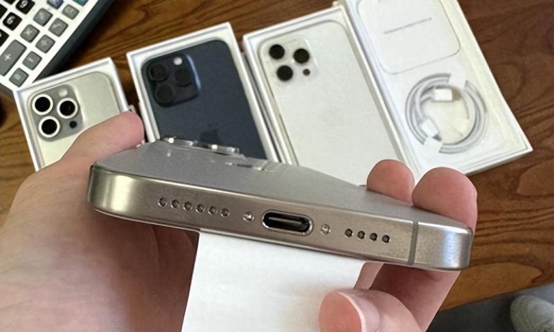 iPhone 15 Pro Max 将开售，加价四位数